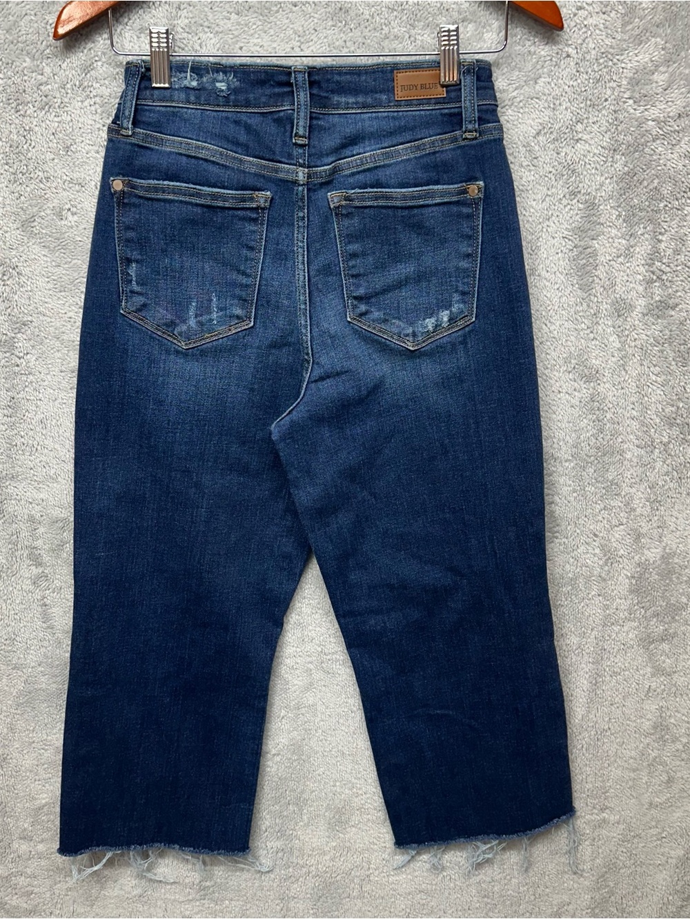 Judy Blue Wide Leg Distressed Cropped Jeans Women’s Size 3/26 Dark Wash Raw Hem - Picture 3 of 9
